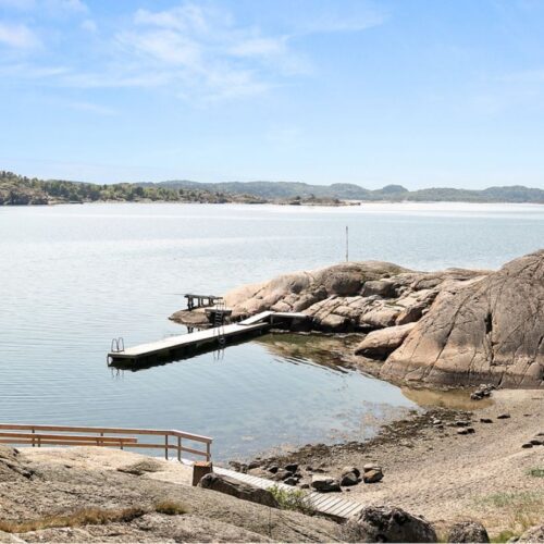 Sjögårdsvik badplats på Tjörn, 1,6 km från Apelgården 81 i Bohuslän