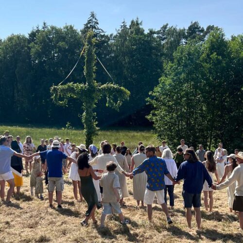 Midsommarfirande vid Apelgården 81 på Mjörn, Tjörn i Bohuslän